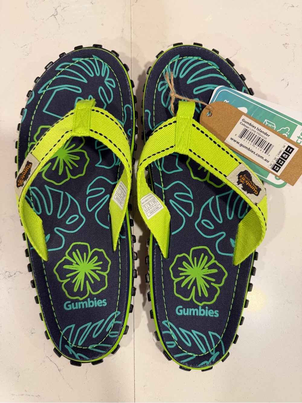 Men’s GUMBIES *NEW & RARE* Lime Hibiscus Islander Green and Navy Flip Flops